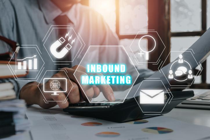 Consultant en marketing numérique cherche les techniques de l’outbound marketing