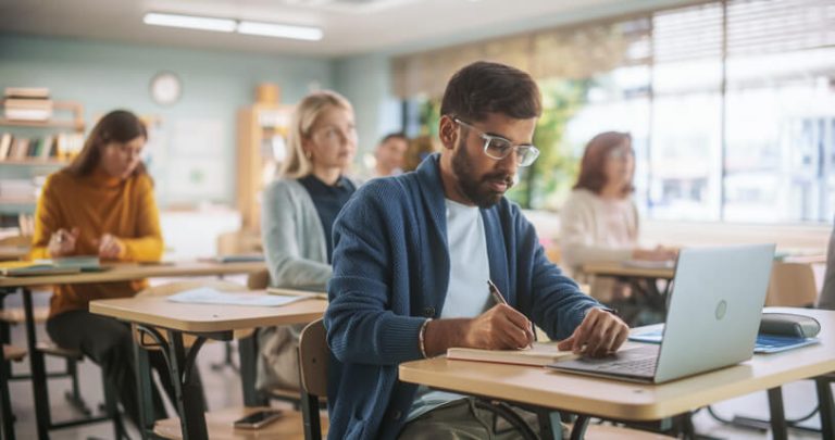 A student learning on-page SEO techniques in class