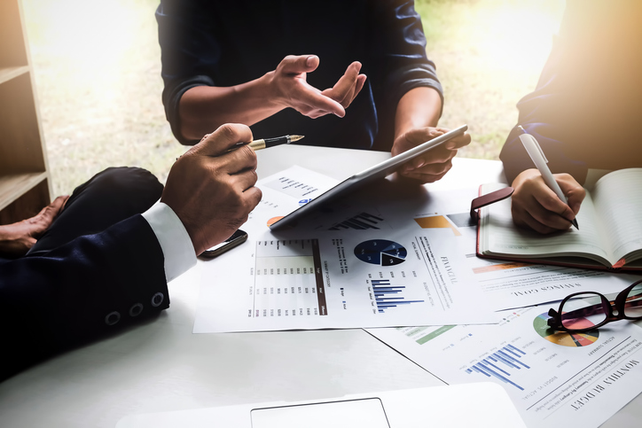 Analyse de données de vente – Exemple visuel d’un tableau Excel ou CRM pour suivre la performance commerciale.