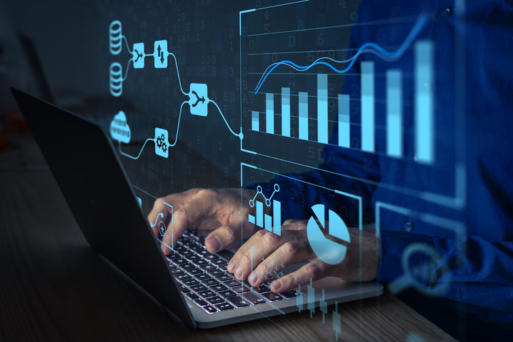 Équipe marketing en réunion – Discussion autour de l’optimisation des performances commerciales.
