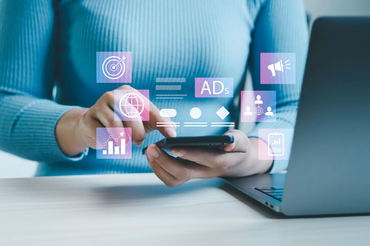 A digital marketing student practicing a paid advertising strategy