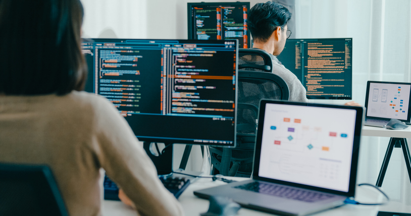 Visuel représentant des compétences en cybersécurité (accès, vulnérabilités, conformité) utiles pour débuter en 2026.