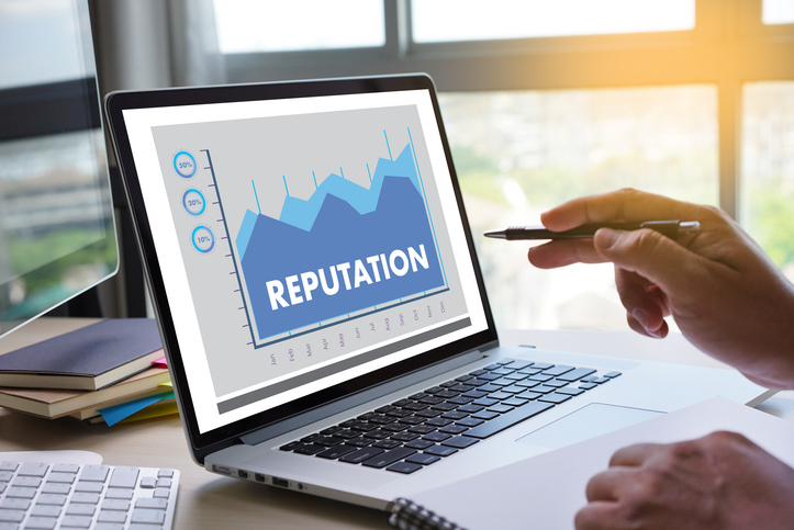 Analyse de la concurrence à l’écran dans un contexte de veille concurrentielle et d’e-réputation.