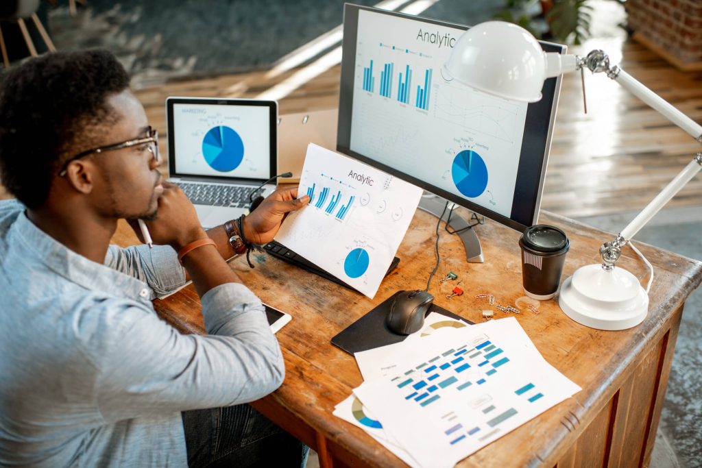 Learner building a data analyst portfolio with business analytics projects