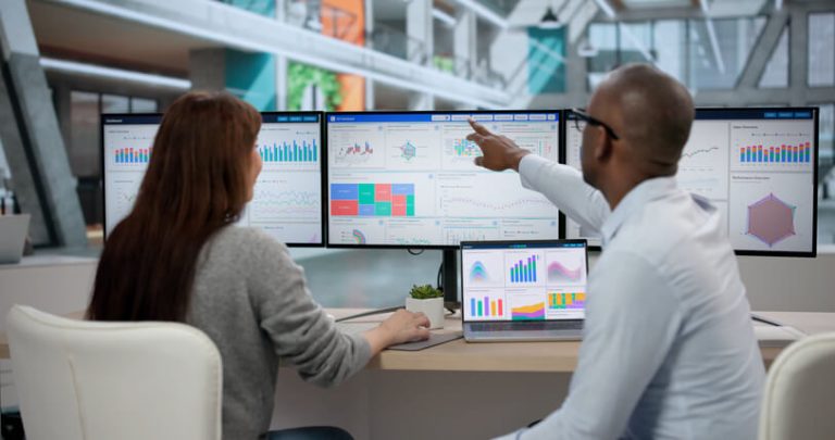 A student comparing Power BI vs Tableau using interactive business dashboards