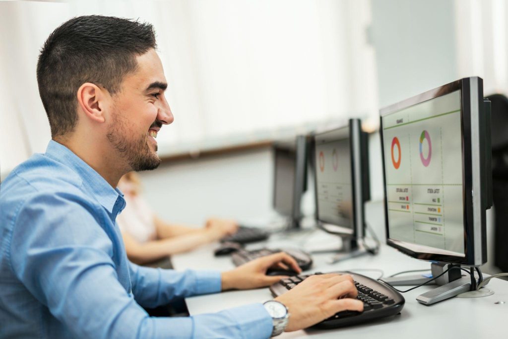 A student learning SQL for data analytics in a computer lab
