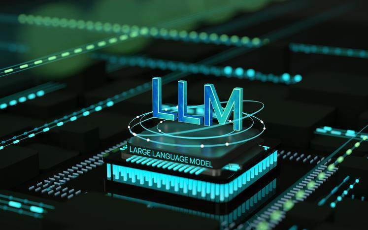 Une puce électronique futuriste affiche les lettres « LLM », entourées d’anneaux lumineux. Des lignes turquoise et vertes parcourent le circuit, symbolisant le traitement des grands modèles de langage.