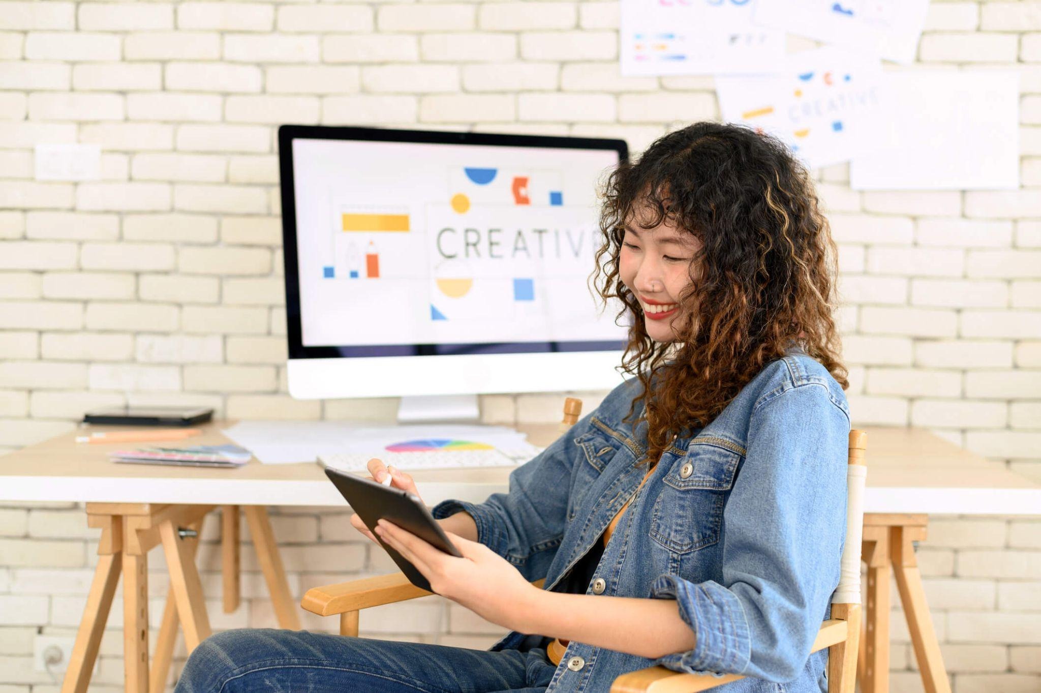 A digital marketing student completing a creative brief template