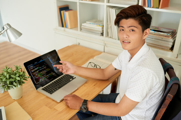 A student developing a data analyst portfolio with dashboards and visualizations